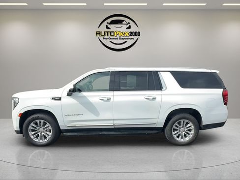 Used 2023 GMC Yukon XL SLT w/ SLT Luxury Package RWD image 4