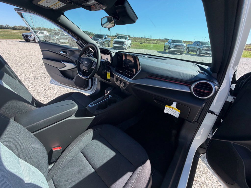 New 2026 Chevrolet Trax RS w/ Sunroof Package FWD image 28