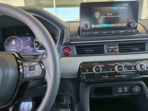 Used 2023 Honda Pilot LX image 14