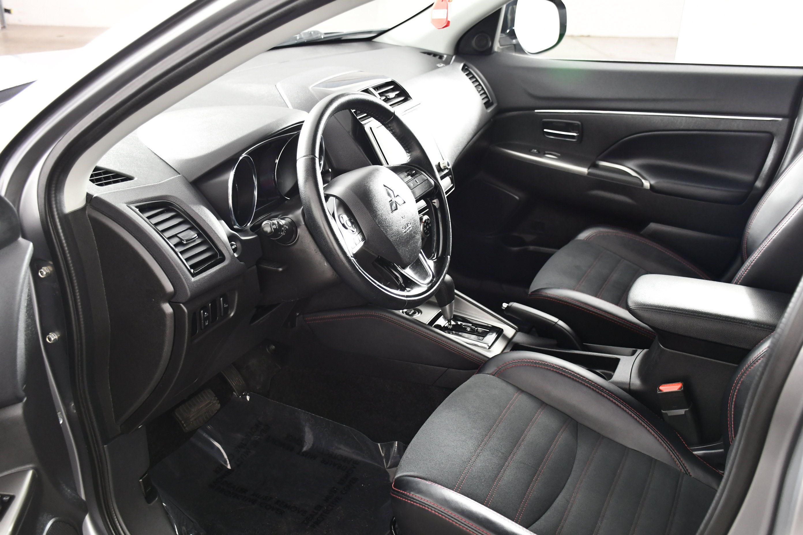 Used 2024 Mitsubishi Outlander Sport SE AWD/4WD image 2