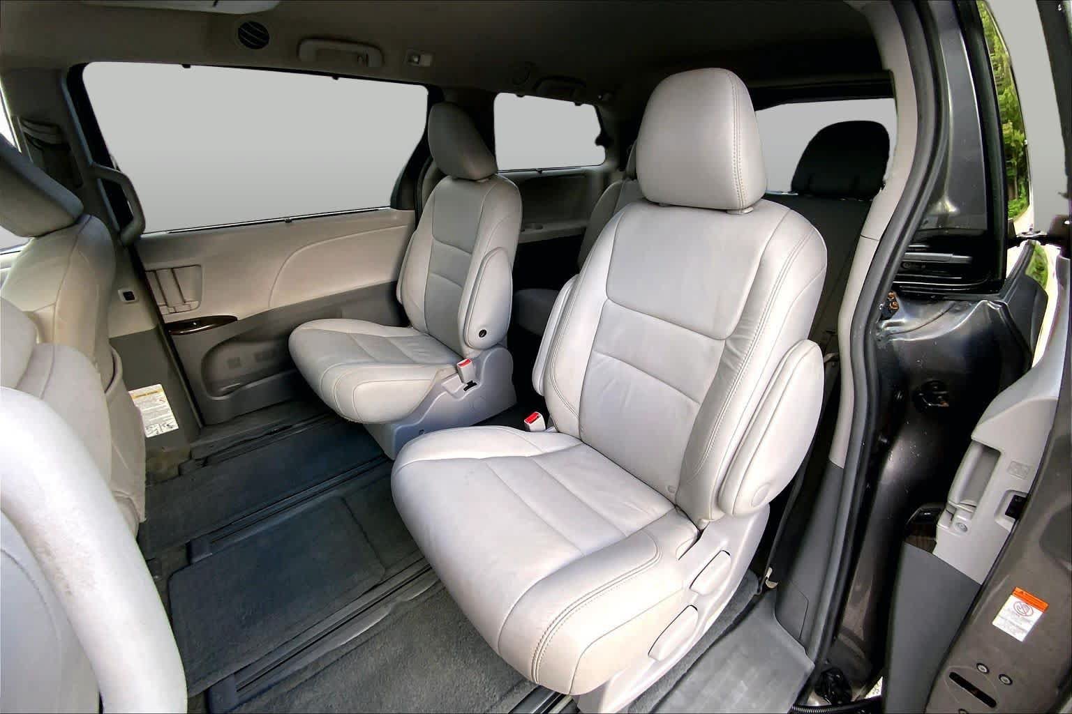 Used 2017 Toyota Sienna XLE Premium AWD/4WD image 21