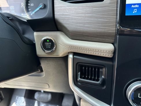 Used 2022 Ford Expedition Limited image 29