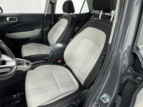 Used 2025 Hyundai Venue SEL FWD image 10