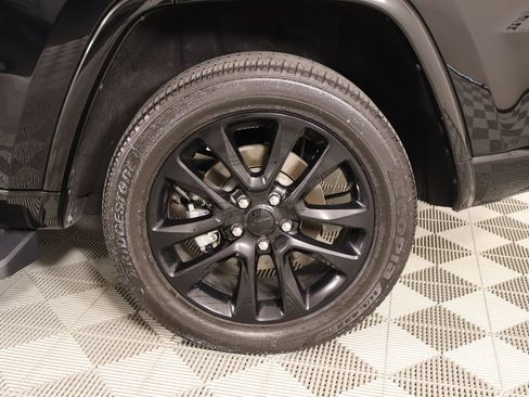 Used 2022 Jeep Grand Cherokee Laredo X AWD/4WD image 19