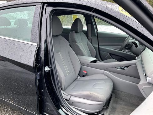 Used 2025 Hyundai Elantra SEL FWD image 11