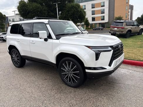 Certified 2026 Lexus GX 550 w/ Cold Area Package AWD/4WD image 7