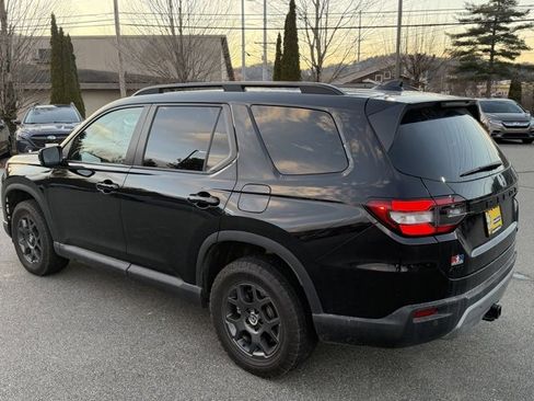Used 2025 Honda Pilot TrailSport image 7