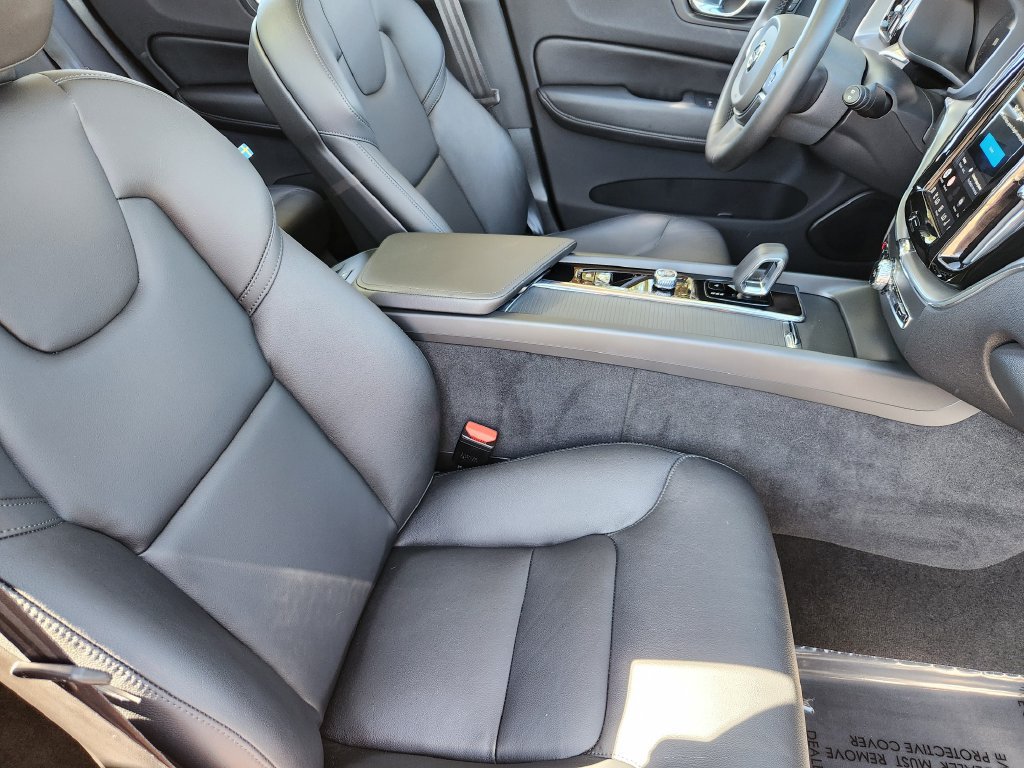 Used 2025 Volvo XC60 B5 Core w/ Protection Package Premier AWD/4WD image 5