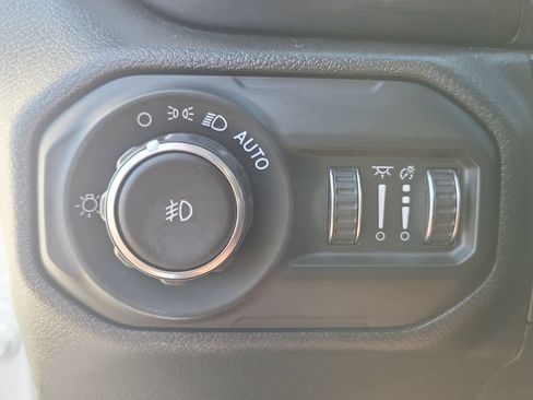 Used 2022 Jeep Wrangler Unlimited Rubicon AWD/4WD image 16