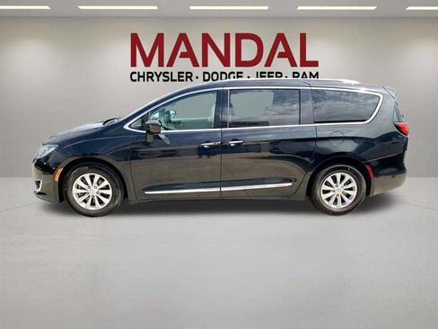 Used 2018 Chrysler Pacifica Touring-L Plus FWD image 8