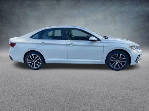 New 2025 Volkswagen Jetta SE image 32