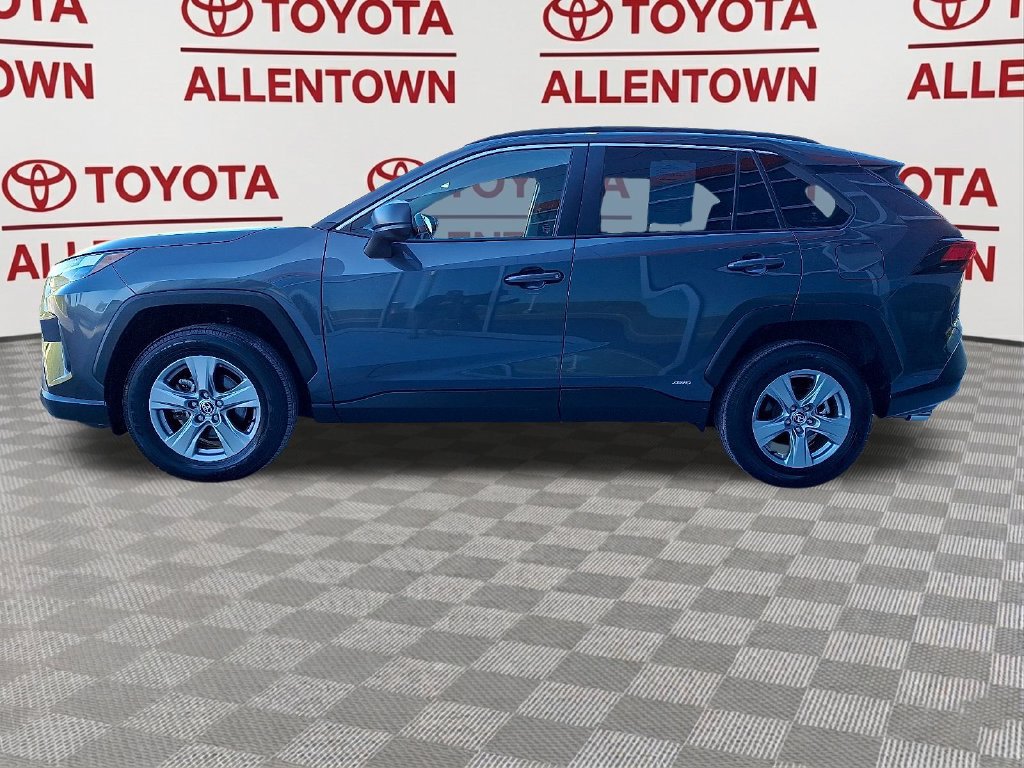 Used 2025 Toyota RAV4 LE AWD/4WD image 4