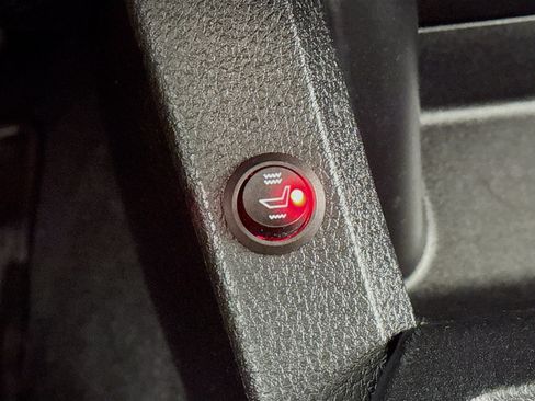 Used 2023 Toyota Tacoma SR5 image 3