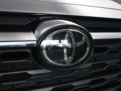 Used 2024 Toyota RAV4 XLE image 46