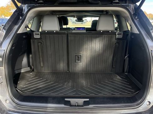 Used 2024 Toyota Highlander XLE image 34