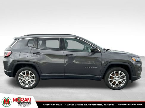 Used 2024 Jeep Compass Latitude AWD/4WD image 6