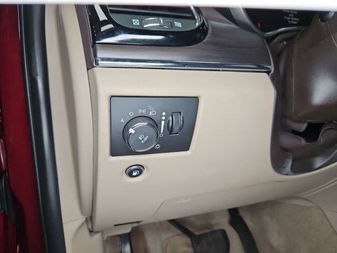 Used 2019 Jeep Grand Cherokee Overland AWD/4WD image 18