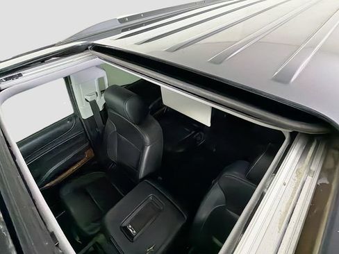 Used 2018 Chevrolet Tahoe Premier RWD image 14