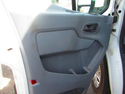 Used 2017 Ford Transit 250 148 Medium Roof RWD image 4