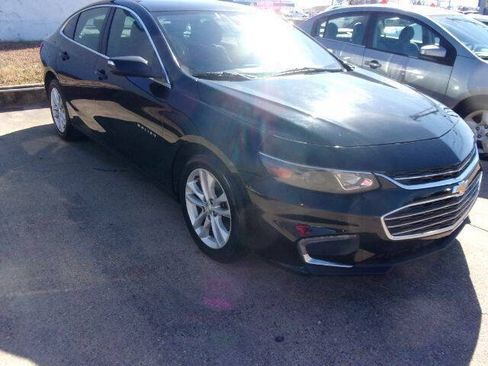 Used 2017 Chevrolet Malibu LT FWD image 3