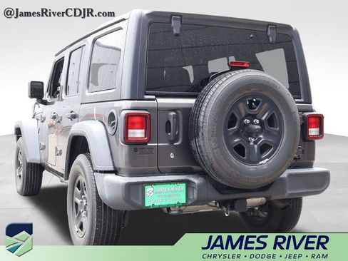 Used 2018 Jeep Wrangler Unlimited Sport AWD/4WD image 3