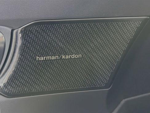 Used 2022 Volvo XC40 T5 R-Design w/ Advanced Package AWD/4WD image 18