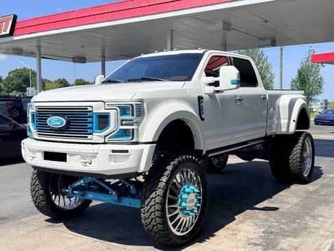 Used 2022 Ford F450 Platinum w/ FX4 Off-Road Package AWD/4WD image 7