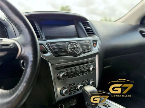 Used 2019 Nissan Pathfinder SL AWD/4WD image 25