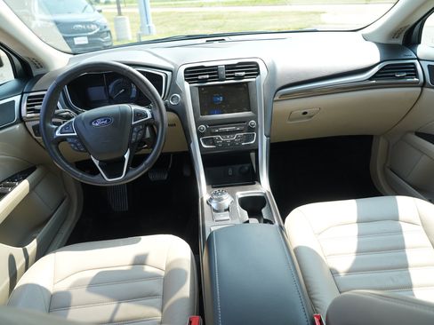 Used 2018 Ford Fusion SE w/ Fusion SE Technology Package FWD image 28