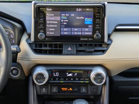 Used 2019 Toyota RAV4 XLE w/ Convenience Package image 14