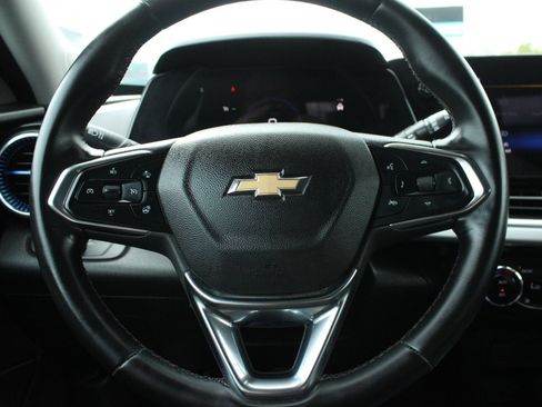 Used 2024 Chevrolet Trax LT w/ LT Convenience Package FWD image 26