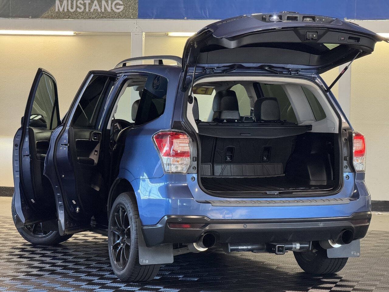 Used 2017 Subaru Forester 2.0XT Touring AWD/4WD image 5