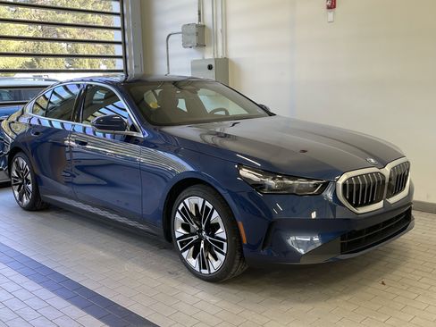 Used 2026 BMW i5 eDrive40 image 2