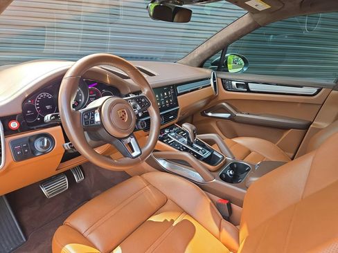 Certified 2023 Porsche Cayenne Turbo AWD/4WD image 4