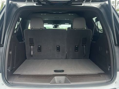 Used 2024 Chevrolet Suburban LT image 9