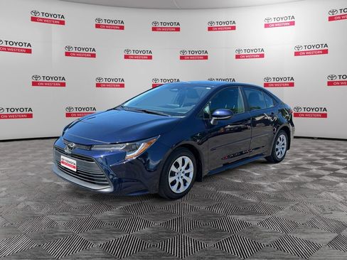 Used 2023 Toyota Corolla LE w/ Carpet Mat Package (TMS) FWD image 1