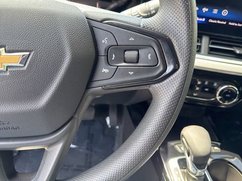 Used 2025 Chevrolet Trax LT FWD image 26