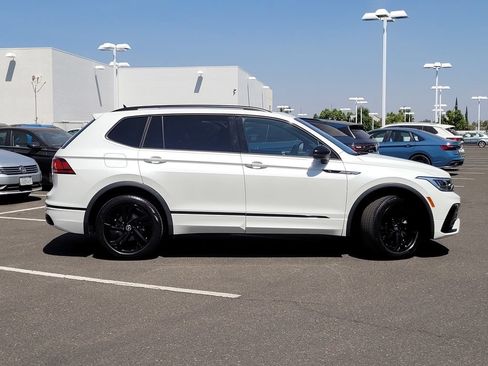 Used 2024 Volkswagen Tiguan SE R-Line AWD/4WD image 5