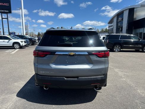 Used 2023 Chevrolet Traverse LT w/ LT Premium Package AWD/4WD image 4