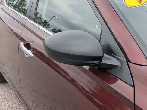Used 2025 Nissan Altima 2.5 SV FWD image 11