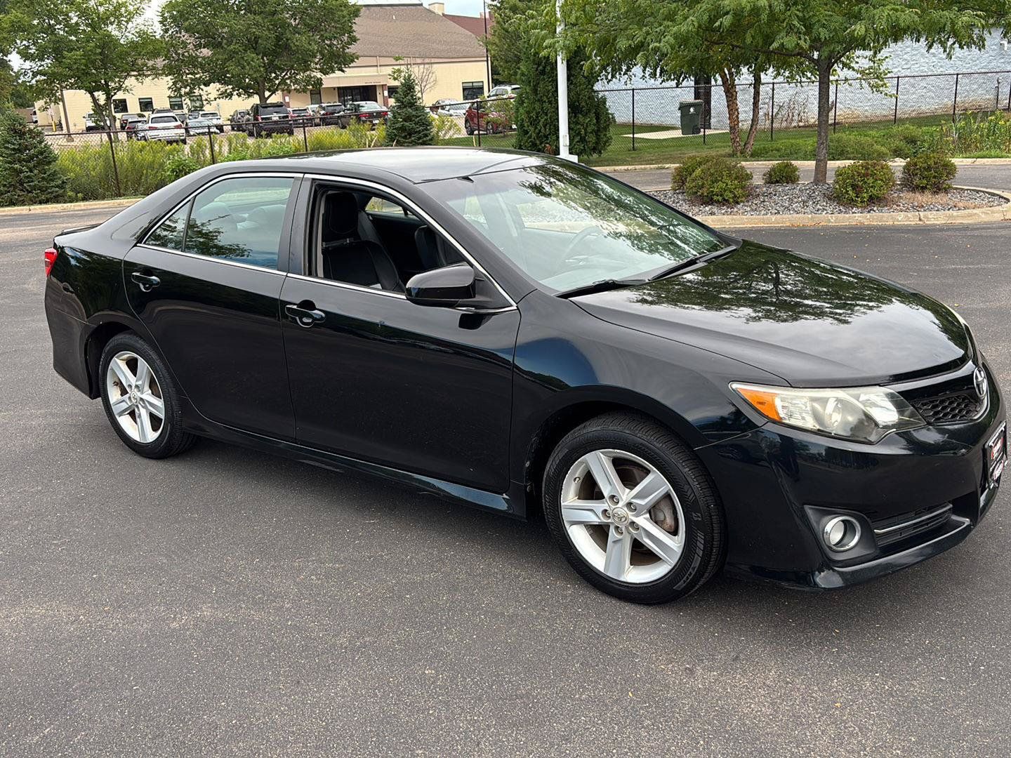 Used 2012 Toyota Camry SE FWD image 10