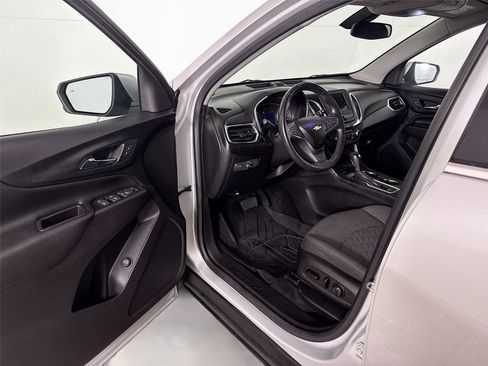 Used 2019 Chevrolet Equinox LT image 3