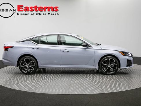 Used 2023 Nissan Altima 2.5 SR AWD/4WD image 4