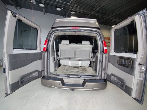 Used 2022 Chevrolet Express 2500 Extended w/ Enhanced Convenience Package RWD image 9