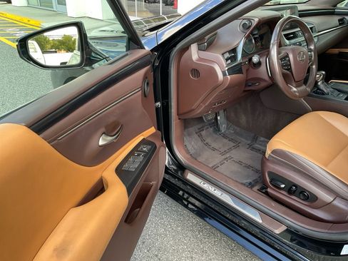 Used 2021 Lexus ES 250 image 35
