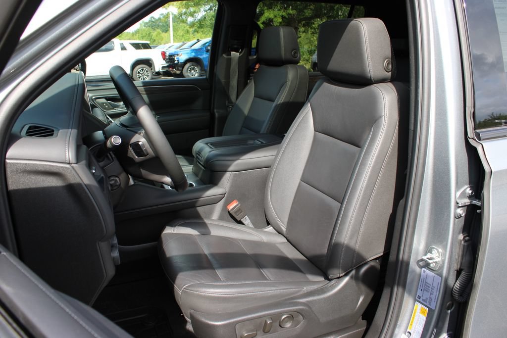 Used 2024 Chevrolet Suburban Z71 w/ Luxury Package AWD/4WD image 16