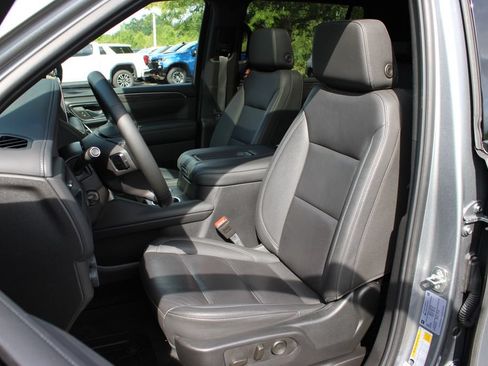 Used 2024 Chevrolet Suburban Z71 w/ Luxury Package AWD/4WD image 16