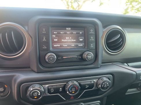 Used 2018 Jeep Wrangler Sport AWD/4WD image 12