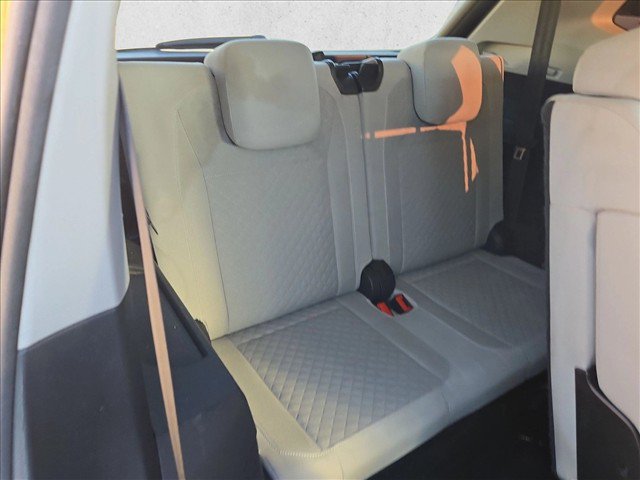 Used 2018 Volkswagen Tiguan S FWD image 16