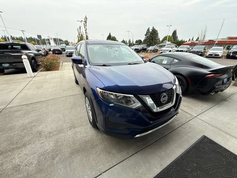 Used 2020 Nissan Rogue S FWD image 3